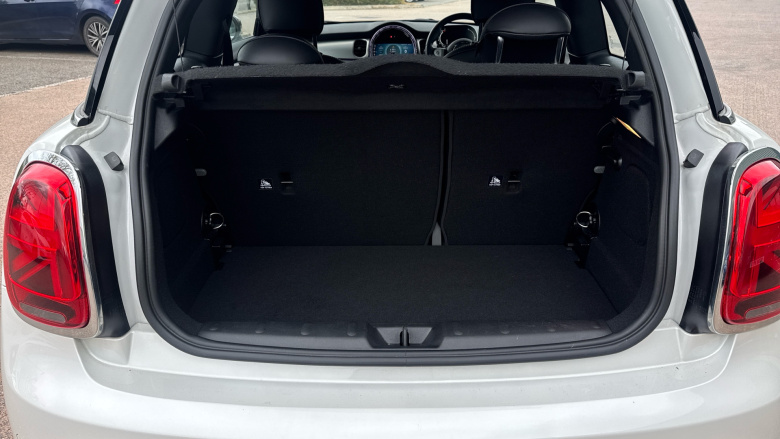 MINI Hatchback 1.5 Cooper Exclusive Premium 3dr Auto Petrol Hatchback